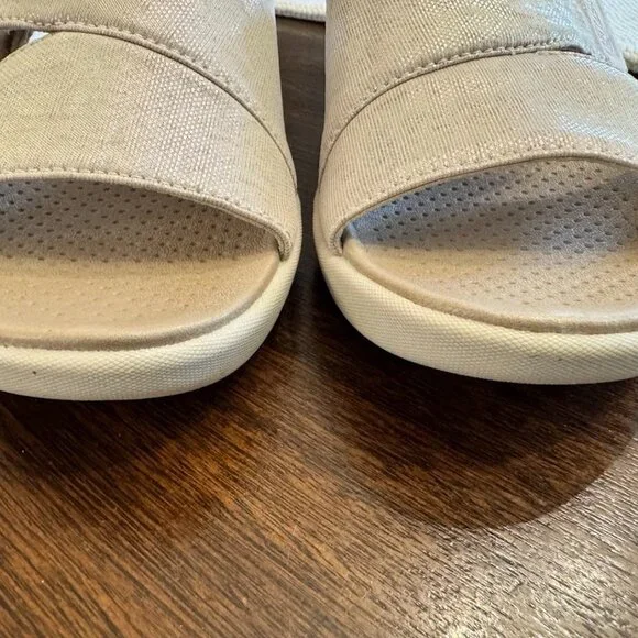 BZees Womans White Sparkle Slide Sandals Size 7 - Picture 7 of 8